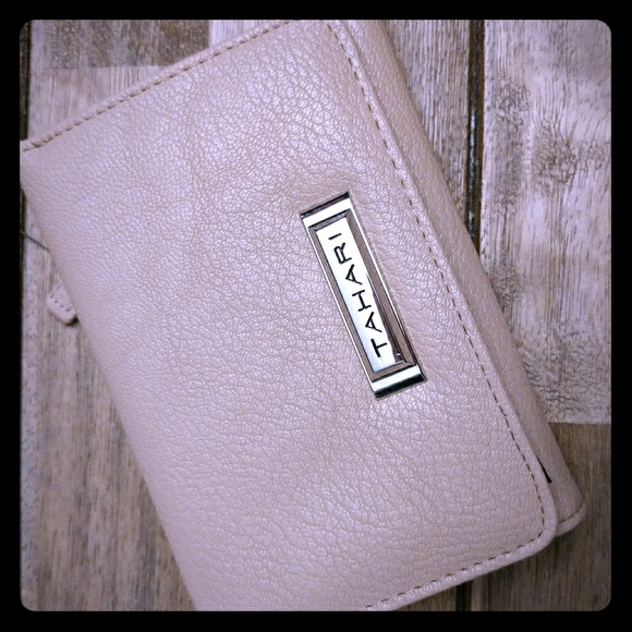 tahari wallet price